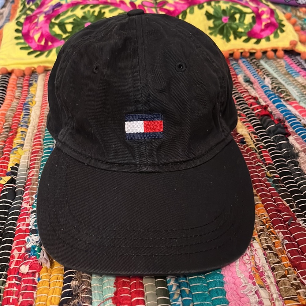 Tommy Hilfiger adjustable baseball cap hat logo red navy black white classic